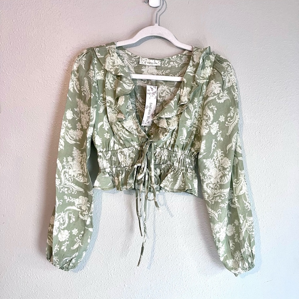 NWT Endless Blu Floral Crop Top